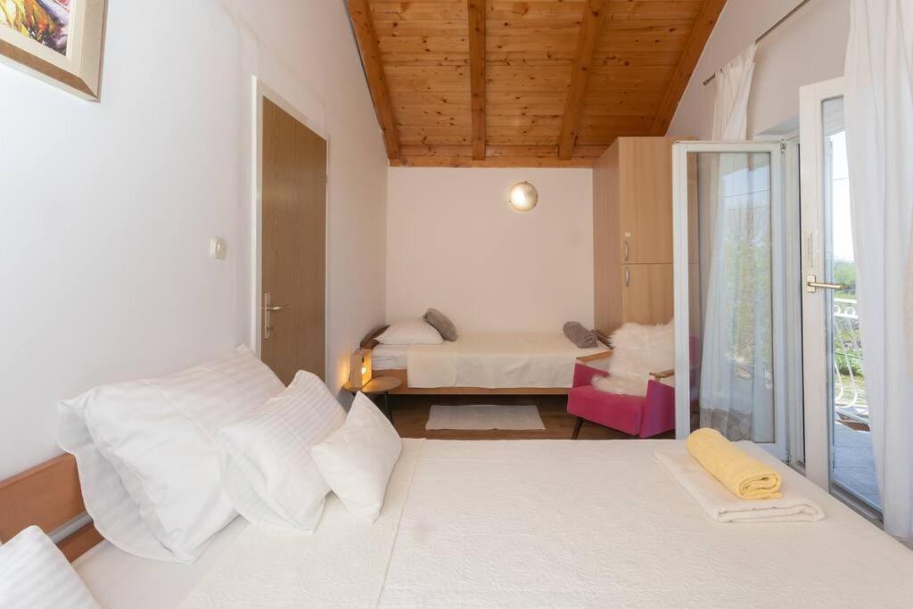 Peaceful House In Nature Nearby National Park Krka Bristane Exterior photo